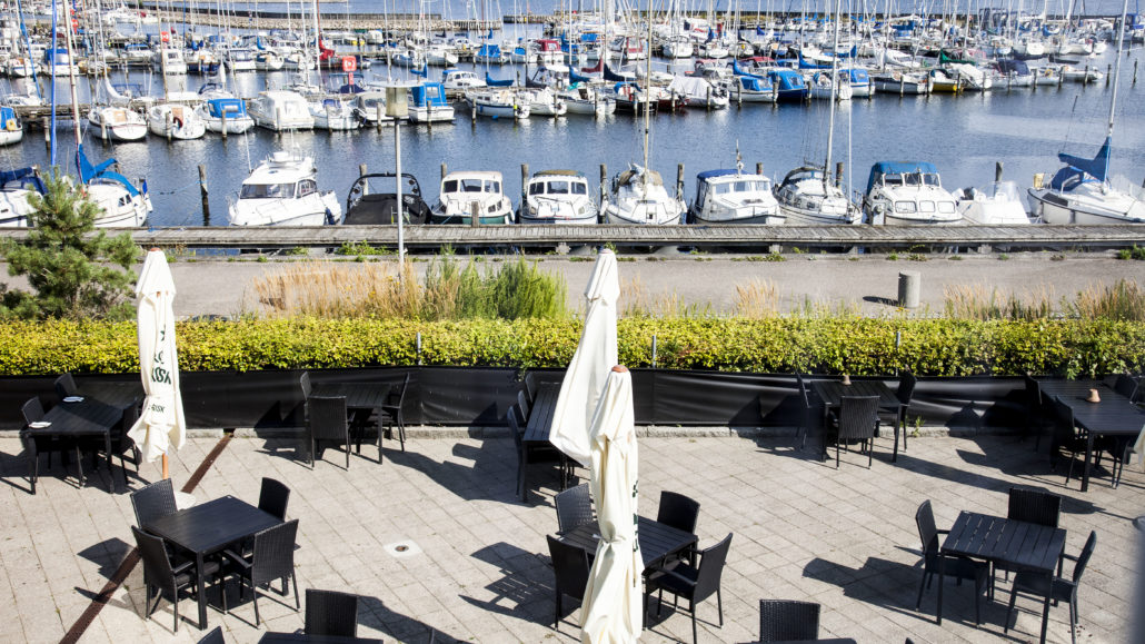 Lokaler med udsigt over havnen i Restaurant Kastrup Strandpark